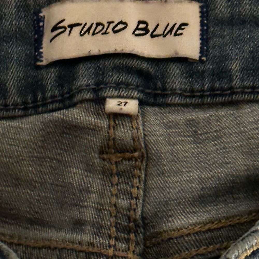 EUC Studio Blue Women’s Distressed Jeans - Picture 2 of 4